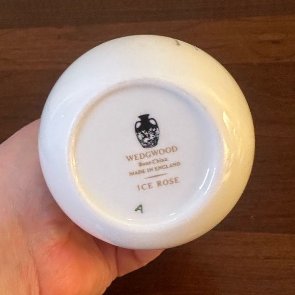 🌟HP🌟VTG 1970s-80s Wedgwood Ice Rose Bone China Flower Bud Vase Blue Rose Eng - Picture 9 of 10